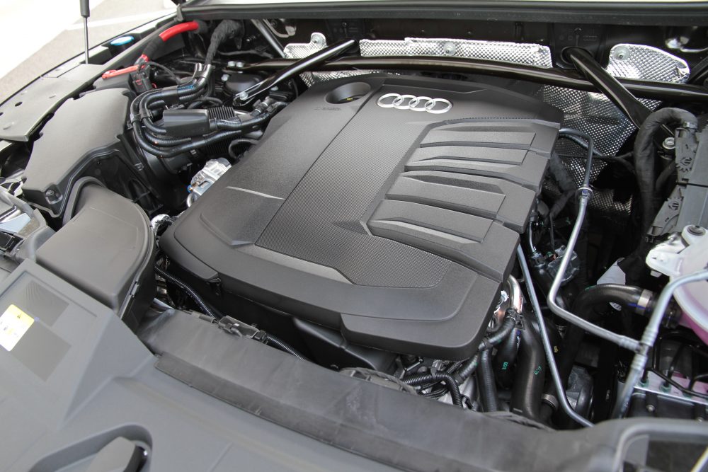 AudiQ5 4気筒直噴ターボディーゼルエンジン
